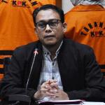 Haji Isam Suap Pegawai Pajak