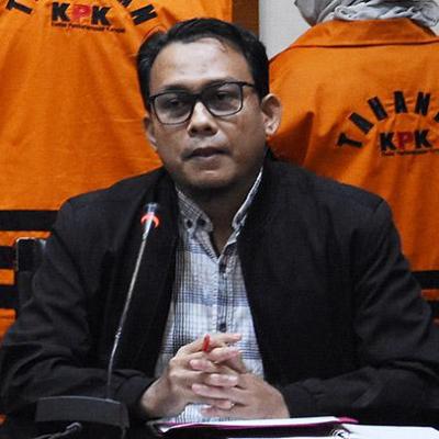 Haji Isam Suap Pegawai Pajak